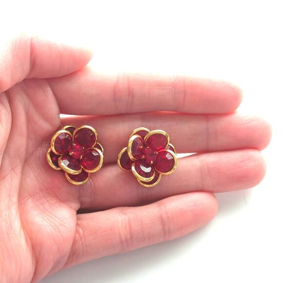 Vintage Estate Stunning Ruby Red Bezel Set Rhinestone Flower Clip On Earrings - Picture 2 of 4